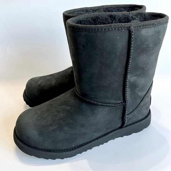 UGG Boots for Ladies Size 9 - Picture 1 of 3
